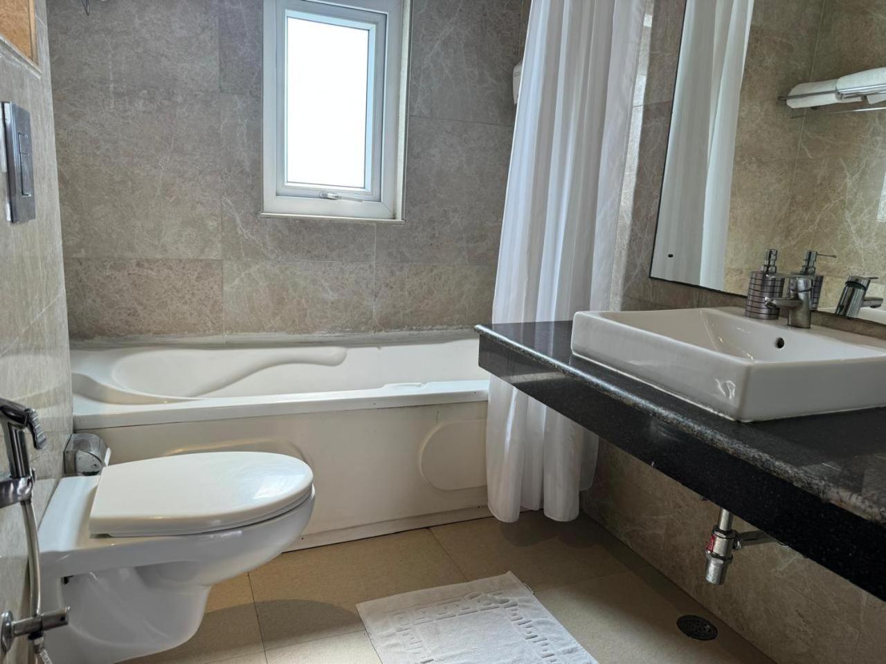Apartmán Ahuja Residency Noida Exteriér fotografie